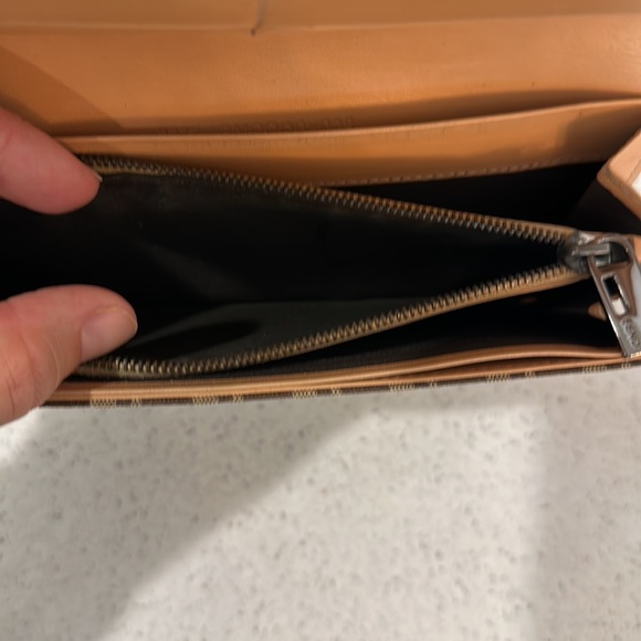 ⭐️ Fendi Vintage Zucchino Flap Wallet 100% Authentic - Picture 8 of 10